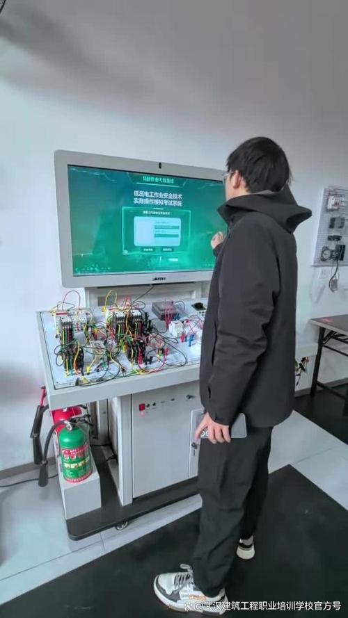 武汉市光谷高处安装维护拆除作业证复审什么流程