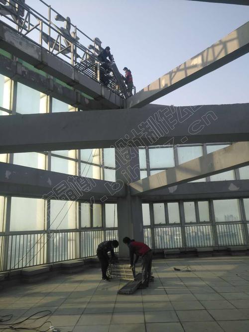 北京晶樽广告承接各类拆除工程,专业施工人员,持证上岗作业,必须配有